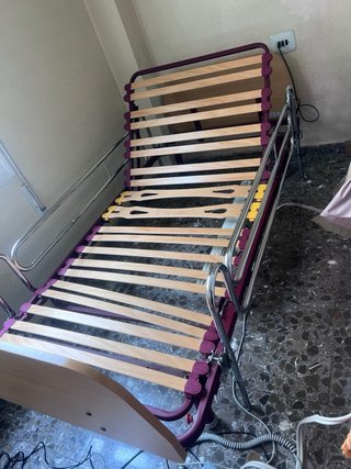 Cama articulada de hospital
