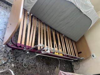 Cama articulada de hospital