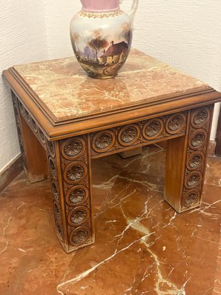 Mesa auxiliar de madera y mármol