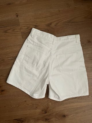 Bermuda Uniqlo blanca (t.24)