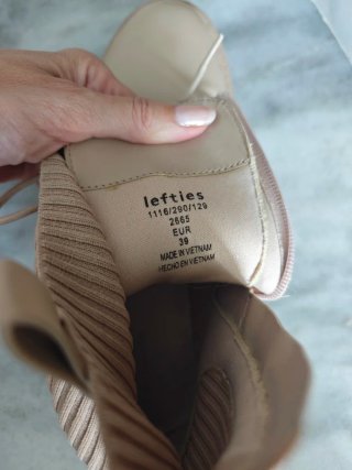 Botines Beige con Cordones y Cremallera