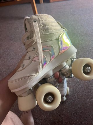 Patines 4 ruedas color crema talla 29