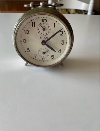 Reloj despertador antiguo Titan