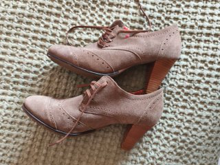 Zapatos de ante marrones