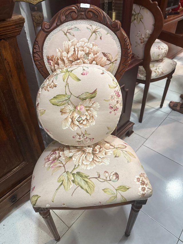 Silla antigua floral madera y tela