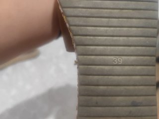 Sandalias cuña marrón y doradas