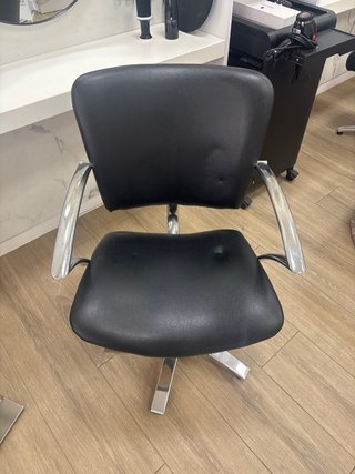 Sillón de peluquería negro
