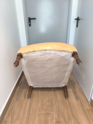 Sillón orejero piel beige