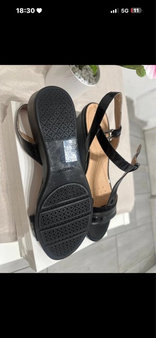 Splendidi sandali con zeppa firmati GEOX, perfetti