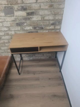 Escritorio madera y metal muy poco uso