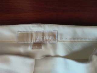 Pantalones blancos elegantes