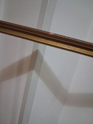 Cornice in legno dorato da sistemare