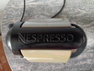 Cafetera Nespresso Beige