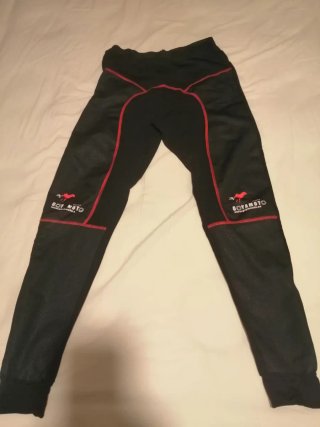 Mono moto 2 Piezas  y ropa térmica marca"Goyamoto"