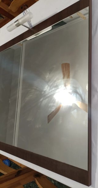 Espejo de baño con anclaje y lámpara