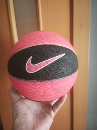 Pelota Baloncesto Nike Rosa y Negra