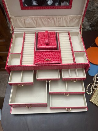 Joyero tipo Mónaco piel (tipo cocodrilo) fucsia