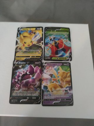 Lote 4 Cartas Pokémon V (Pikachu, Orbeetle, Drapio