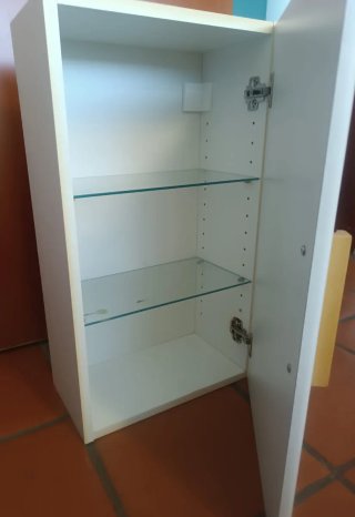 Armario para lavabo con estantes de cristal