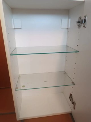Armario para lavabo con estantes de cristal