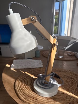 Flexo de escritorio madera y blanco