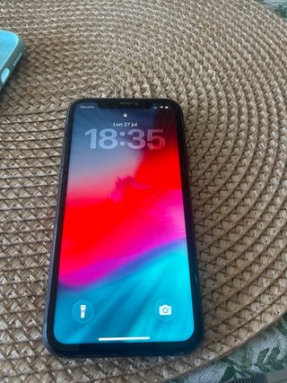 iPhone 11 con cámara trasera rota