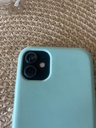 iPhone 11 con cámara trasera rota