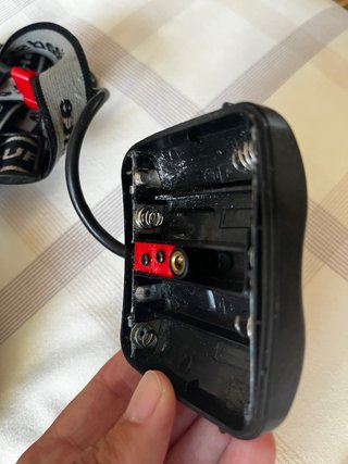 Frontal Linterna LED con Compartimento Pilas