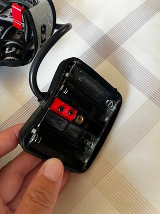 Frontal Linterna LED con Compartimento Pilas