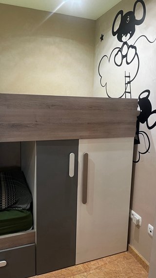 Litera infantil con cajones y escalera