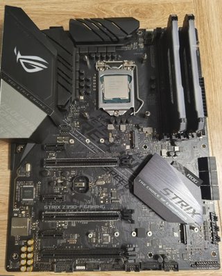Placa Base ASUS ROG Strix Z390-F Gaming
