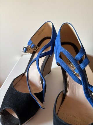 Scarpe Clarks con tacco nero e blu