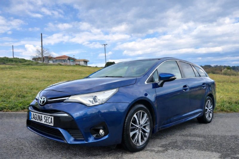 Toyota Avensis 2017 - foto 1