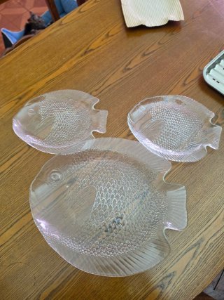 Platos de cristal con forma de pez