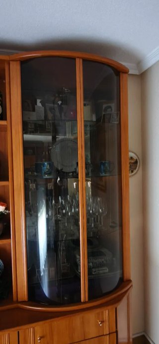 Mueble Vitrina Madera y Cristal