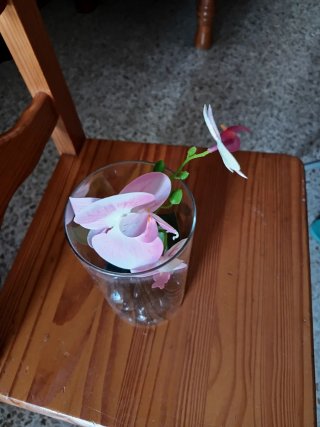 Orquídea artificial en tarro de cristal