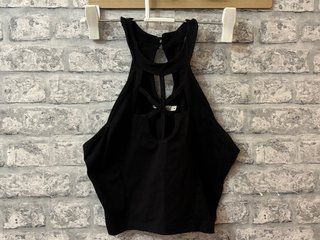 Top Negro Corto con Aberturas