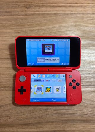 Nuovo Nintendo 2DS XL Edizione Pokéball + caricatore