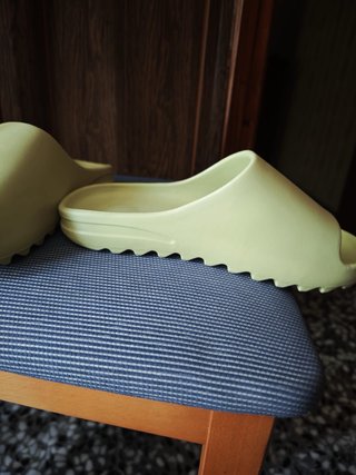 Yezzy Slides
