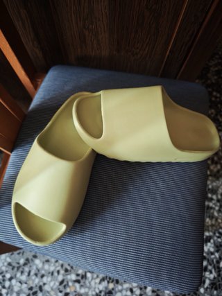 Yezzy Slides