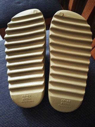 Yezzy Slides