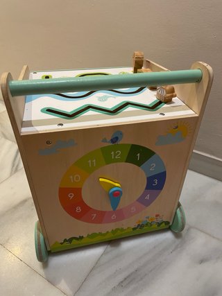 Andador y juguete madera bebé de Nenittos.