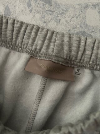 Pantalón Essentials Gris
