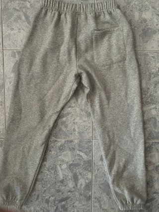 Pantalón Essentials Gris