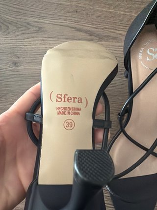 Sandalias Sfera Negras Tira Fina