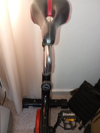 Bicicleta Estática Roja y Negra