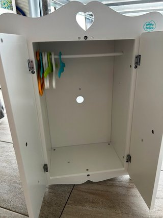 Conjunto madera armario y trona bebé