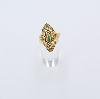Anillo de oro de 18k. Peso: 4.43 gr.