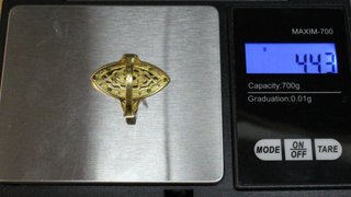 Anillo de oro de 18k. Peso: 4.43 gr.