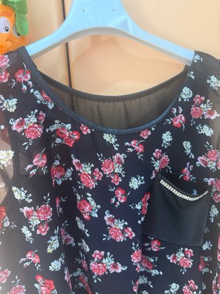 Camicetta floreale nera con taschino